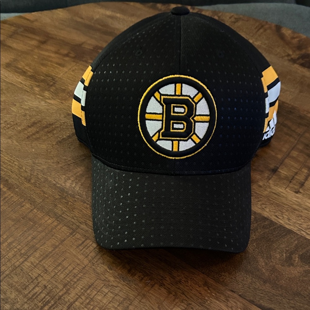 Adidas Black and Yellow Boston Bruins Hat. Size L/XL. Gently used.